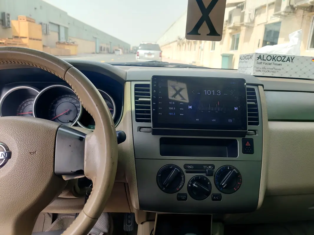 Nissan Tiida 2012 — photo 1 of 5