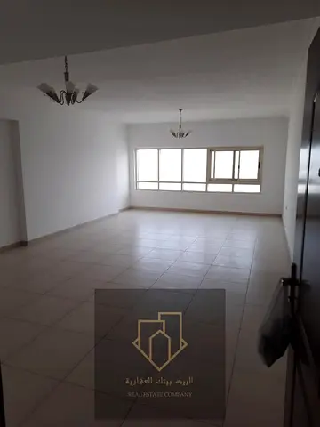 فرصة سكن راقية في واحد من أقوى المواقع الحيوية في عجمان، على شارع الاتحاد مباشرة، حيث الموقع الاستراتيجي الذي يجمع بين سهولة الوصول إلى الشارقة ودبي و
