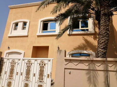 Two-story villa | On a main road | 5 master bedrooms | Majlis & spacious living areas | Excellent l