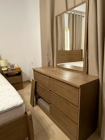 Bedroom set  5 pieces