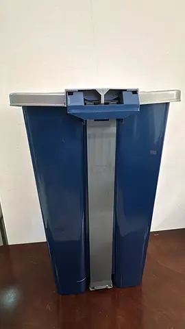 Cosmoplast Dusbin for sale