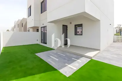 Landscaped | Double Row by the Park | Corner Unit