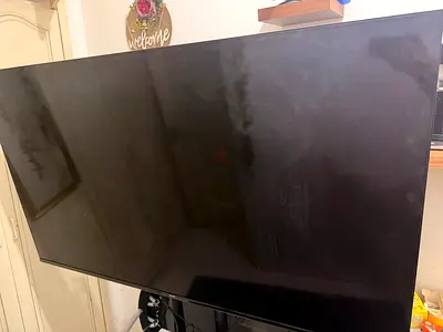 Size: 65 inch – 4K Ultra HD
Smart TV with very clear picture

Sound Bar: Powerful, clear sound + Blu