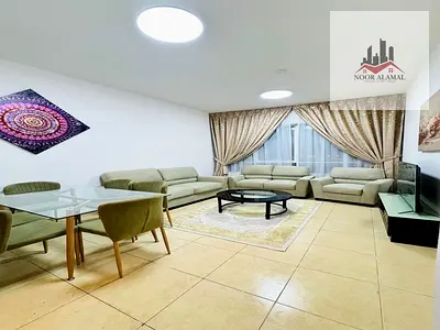Sharjah, Al Khan: One bedroom apartment with living room, kitchen, two bathrooms, and balcony overlooking the lake. Excellent building. Price: 4500