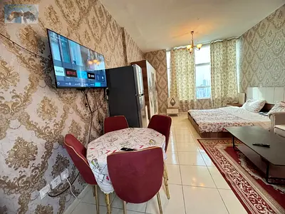 اجمل استوديو مفروش شامل الفواتير في أبراج أورينت – موقع مميز قرب سوق السمك مع جيم ومسبح وباركن خاص