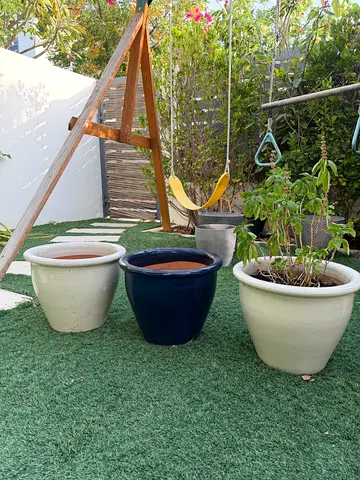 Set of 3 Ceramic Garden Plant Pots (White  Navy) - Good Condition