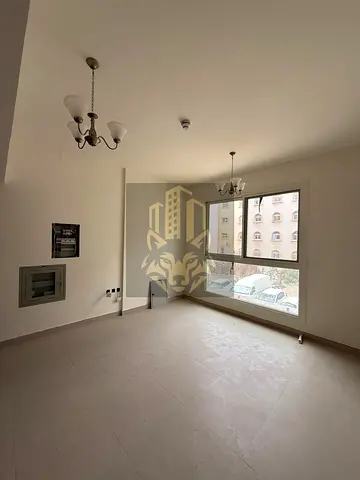 للإيجار: ستوديو بدون شرفة، أول ساكن