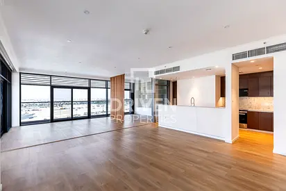 Extended Living Room | High Floor | Vacant