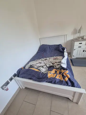 Queen size bed with matress