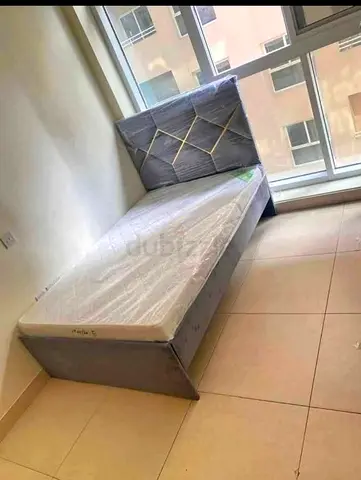 Twinsbed with headboard and mattress -