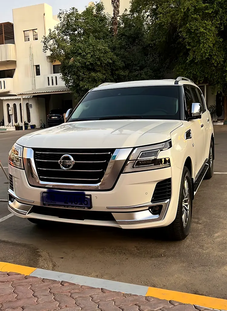 Nissan Patrol 2021 — photo 1 of 6