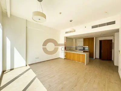 MODERN WOOD LOOK FLOORING | DOWNTOWN & POOL VIEWS