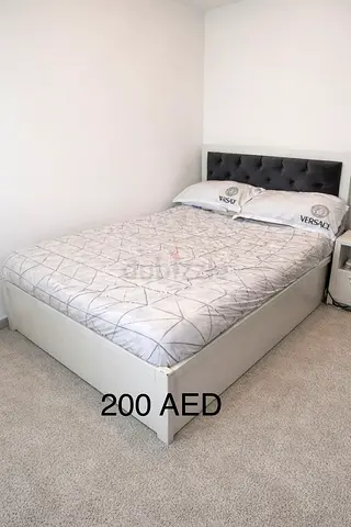 Queen size bed- rush sale at lowest price