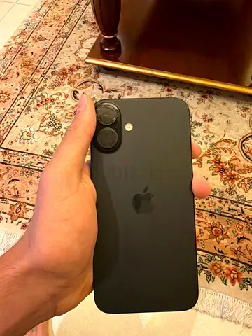 iPhone 16 (Black) - screen broken, Unlocked