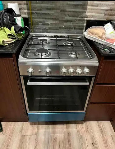 Whirlpool Gas Cooker 60 by 60 cm for sale