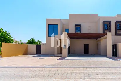 Elegant Townhouse | Community View | Spacious