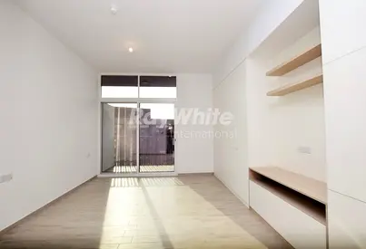Corner Unit | Large Studio | Ready to Move