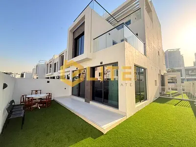 إطلالات على الجولف والمارينا | فيلا من 4 غرف نوم | منزل BelAir مفروش | تراس وحديقة