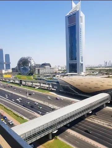 AMAZING PRIVATE PARTITION ON SHEIKH ZAID ROAD ON EMIRATES TOWERS METRO STATION FOR LADIES VERY NEAT