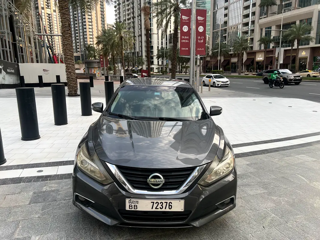Nissan Altima 2018 — photo 1 of 10