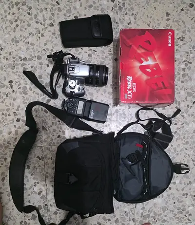 Canon EOS Rebel XTi kit with bag, flash and all accessories
