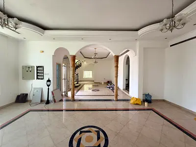 فيلا فاخرة بمساحات واسعة جميع الغرف ماستر مع مدخلين منفصلين حديقة واسعة باركن يسع4 سيارات مسبح خاص موقع متميز  قريب من جميع الخدمات