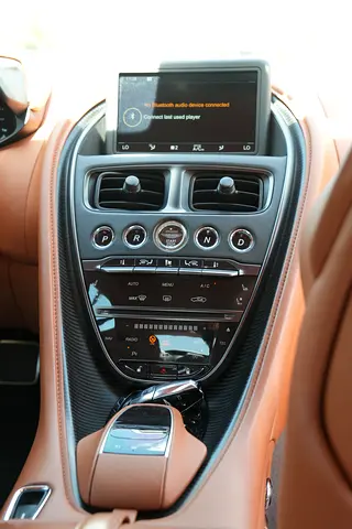 2019 Aston Martin DBS 照片 12