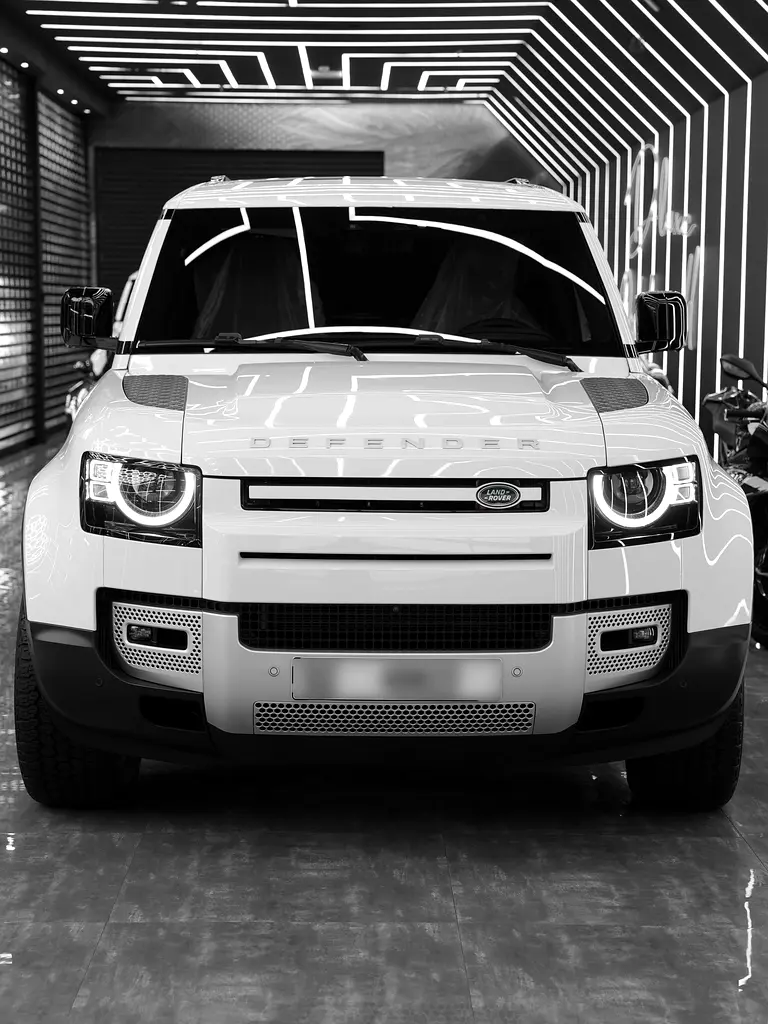 Land Rover Defender 2024 — photo 1 of 11