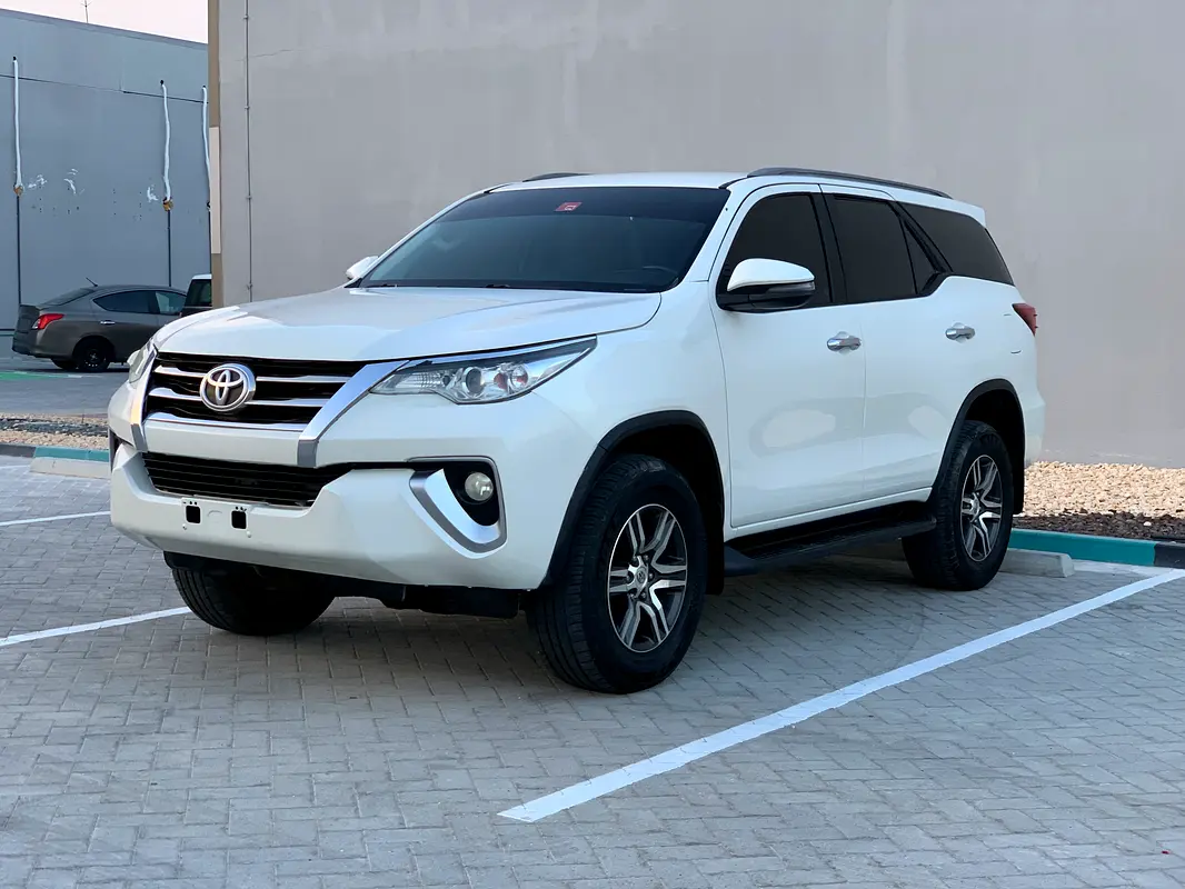 Toyota Fortuner 2020 — photo 1 of 13