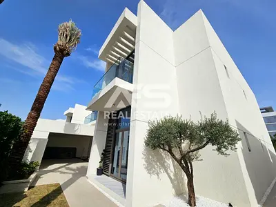 Brand new/ Landscaped/ Maid + Driver + Lift