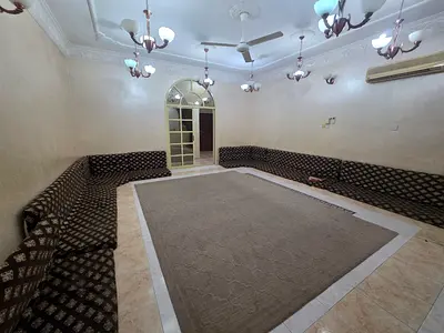✨🏡 فيلا تجارية مميزة للإيجار في الروضة 3 – مساحة كبيرة وموقع استراتيجي ✨