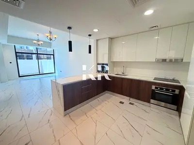 فيلا ذات علامة تجارية من 4 غرف نوم | إيلي صعب | تصميم مخطط مفتوح | مناظر لاندمارك