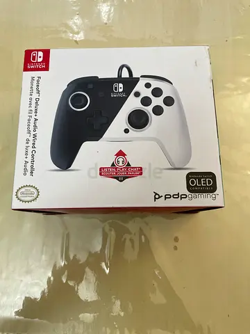 PDP Faceoff Deluxe+ Wired Controller for Nintendo Switch (White/Black) - Boxed with back paddles