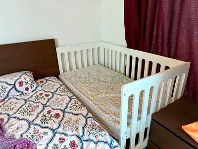 White Wooden Baby Bedside Crib / Co-Sleeper - Good Condition