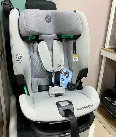 Maxicosi Titan pro i size with isofix base