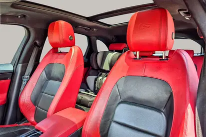 صورة 10 لـ 2017 Jaguar F-PACE