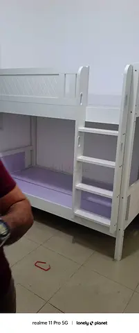 Im selling brand new wood banker bed very good quality