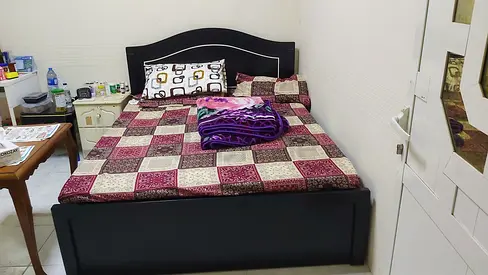 Wooden Twin Bed with Headboard and Storage-style Frame