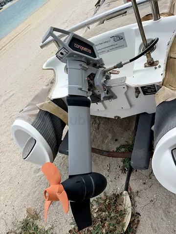 Torquedo 5hp electric outboard engine with batteries
