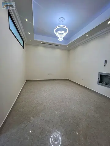بدون تامين ,باركين ,تاني ساكن ,مساحه واسعه ,تشطيبات ديلوكس ,بنايه عائليه .