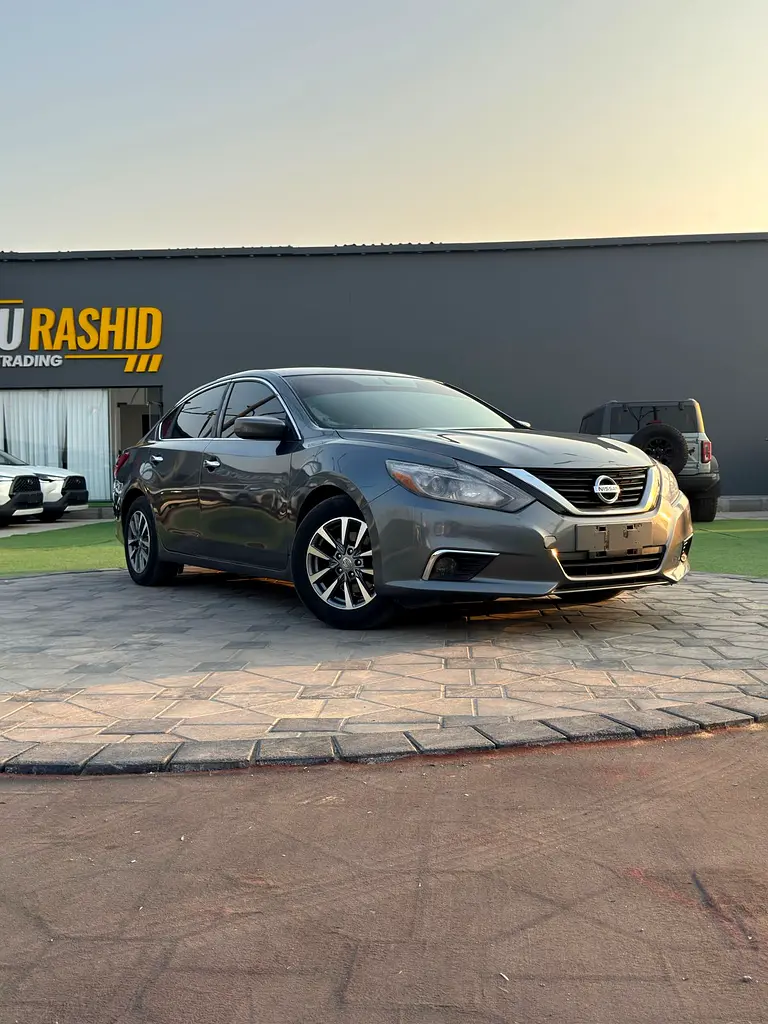 Nissan Altima 2018 — photo 1 of 14