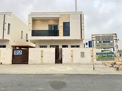 A villa with a price including registration and ownership fees on the main street, ready to move in,