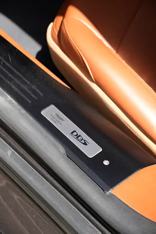 2019 Aston Martin DBS 照片 16