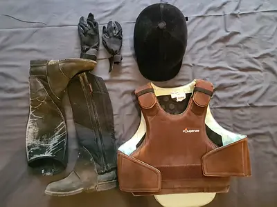 Equestrian riding set: body protector, boots, gloves  helmet cap