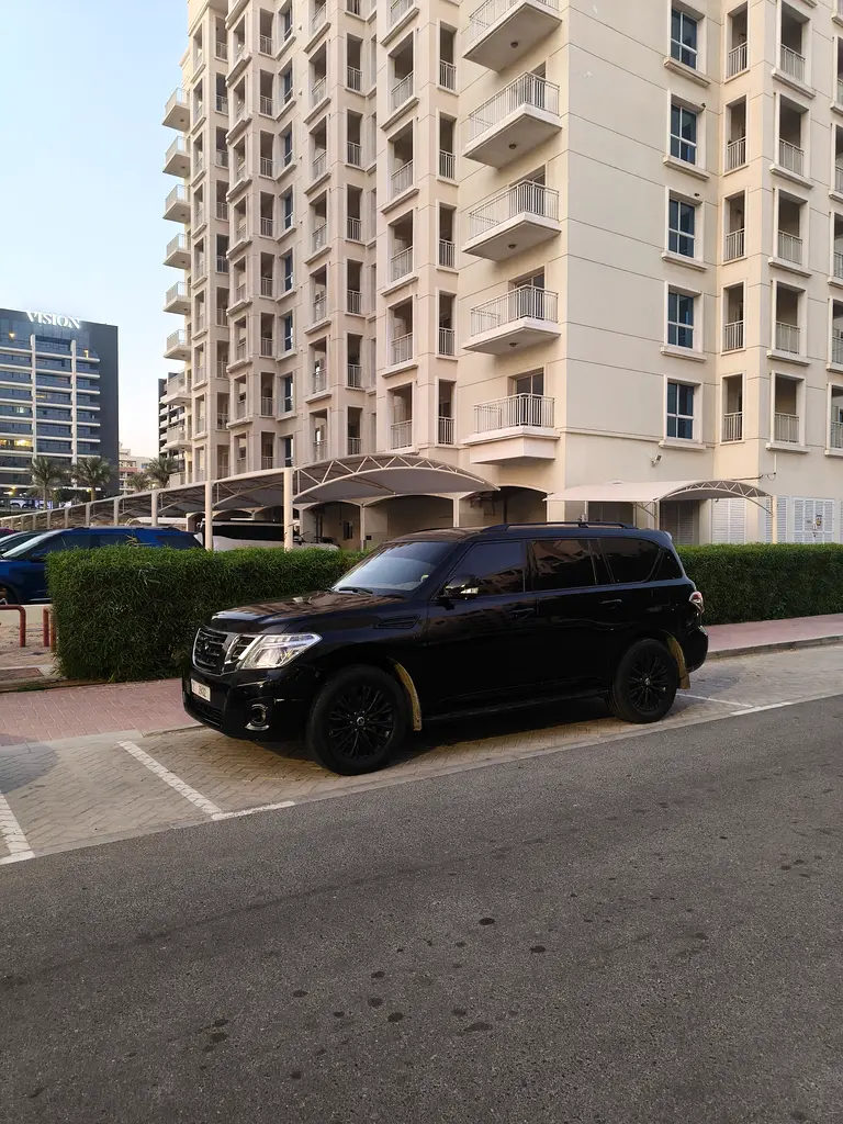 Nissan Patrol 2010 — photo 1 of 4