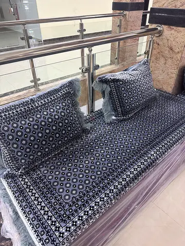 Black  White Geometric touhaks with 2 Matching Cushions