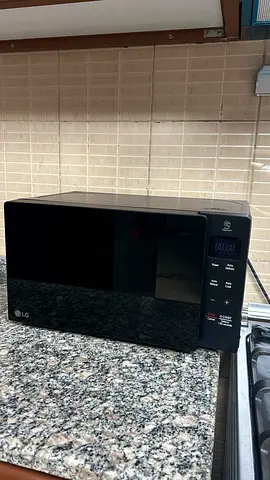 LG Countertop Microwave Oven - new Good Working Condition