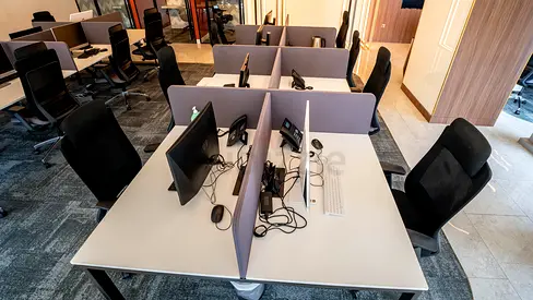 Used Office Workstations with Chairs 24 Setting Plan