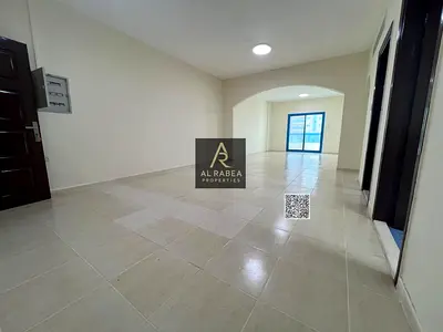 قريبه من محطه باص وجميع الخدمات-مساحه كبيره