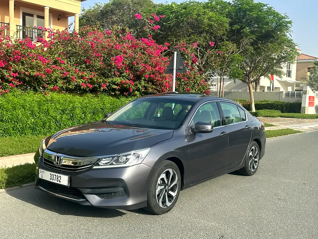 Honda Accord 2017 — photo 1 of 19